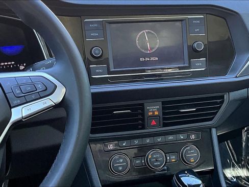 Used 2024 Volkswagen Jetta SE w/ Panoramic Sunroof Package image 7