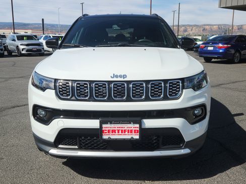 Used 2025 Jeep Compass Limited AWD/4WD image 7