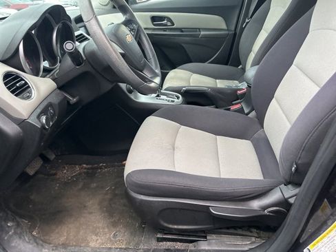 Used 2014 Chevrolet Cruze LS image 11