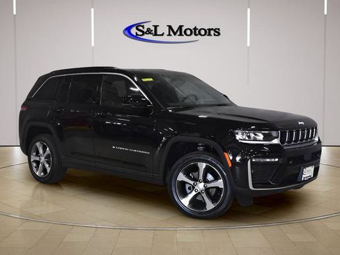 New 2026 Jeep Grand Cherokee Limited w/ Luxury Tech Group II AWD/4WD image 9