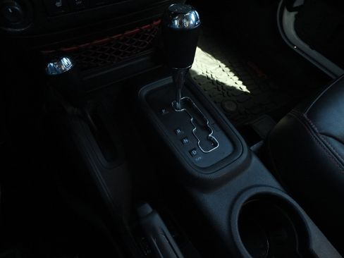 Used 2017 Jeep Wrangler Rubicon image 21