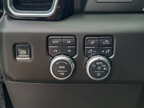 Used 2025 GMC Sierra 1500 Denali AWD/4WD image 26