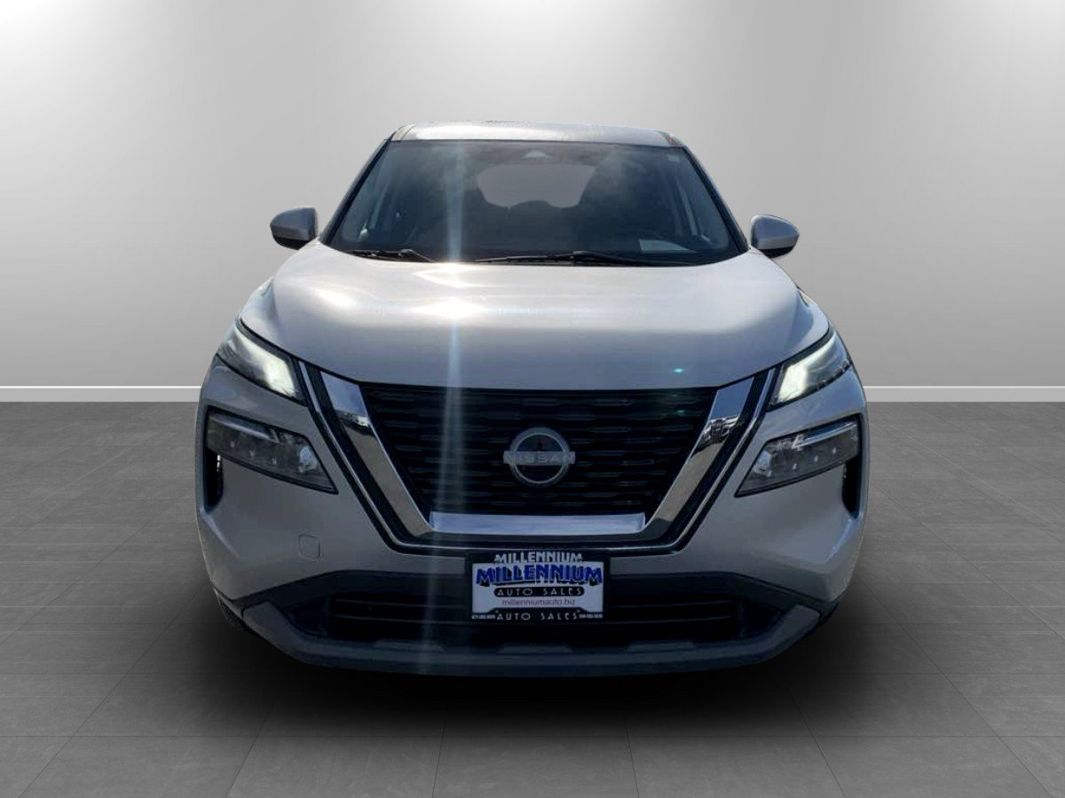 Used 2023 Nissan Rogue SV FWD image 2
