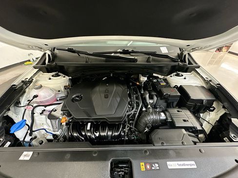 Used 2025 Kia Sportage LX image 33