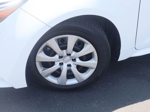 Used 2025 Toyota Corolla LE FWD image 12