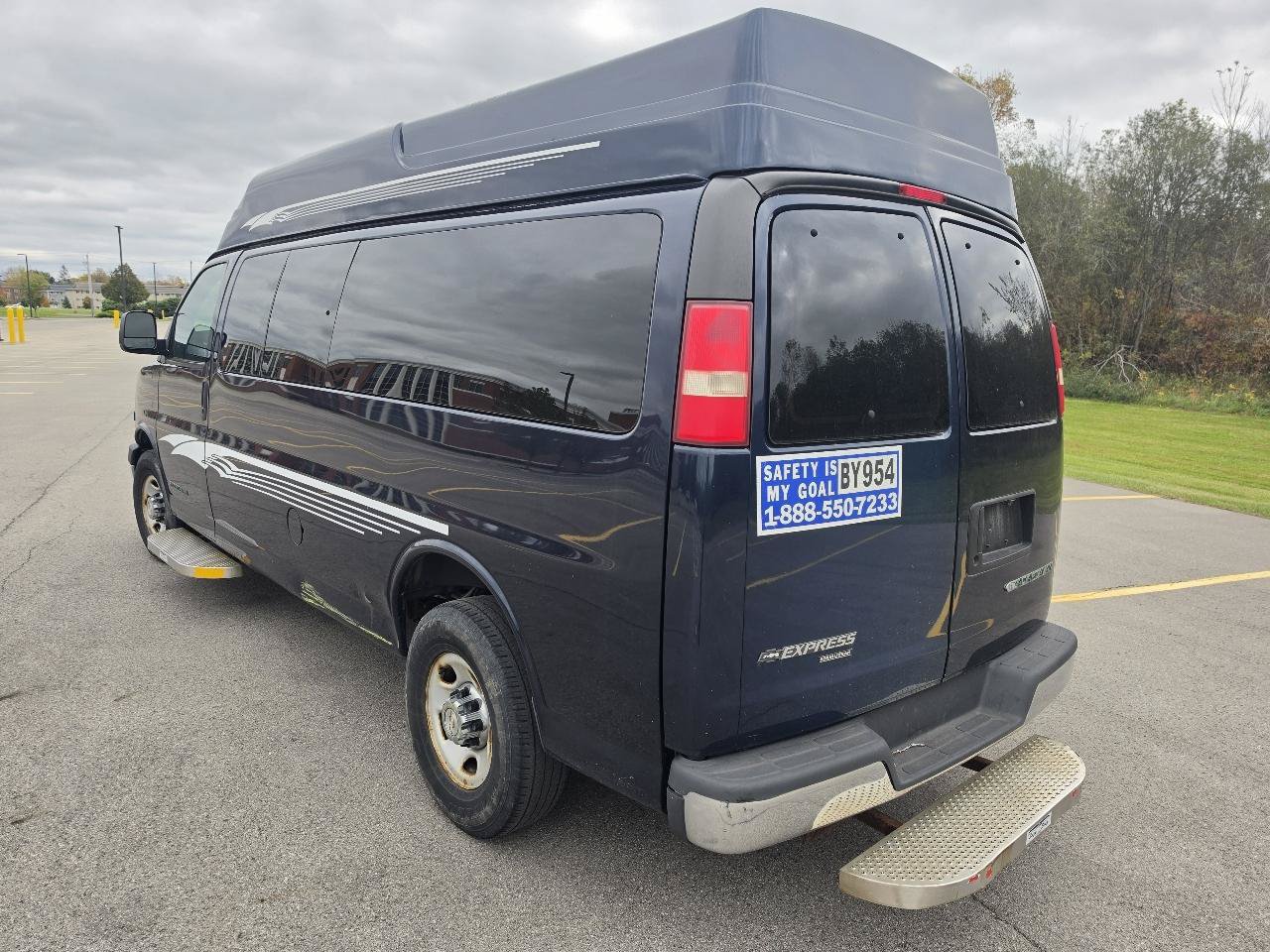 Used 2013 Chevrolet Express 3500 LT w/ LT Preferred Equipment Group RWD image 4