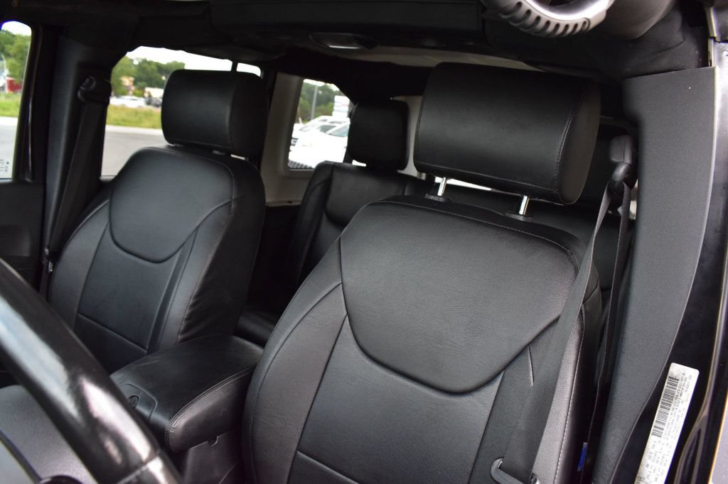 Used 2015 Jeep Wrangler Unlimited Sahara AWD/4WD image 16