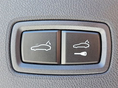 Used 2025 Porsche Cayenne image 18