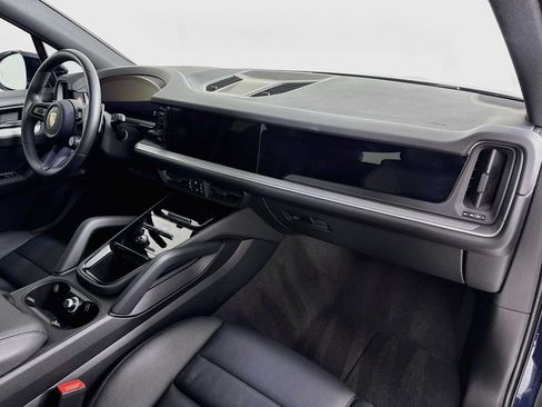 Certified 2026 Porsche Cayenne AWD/4WD image 30