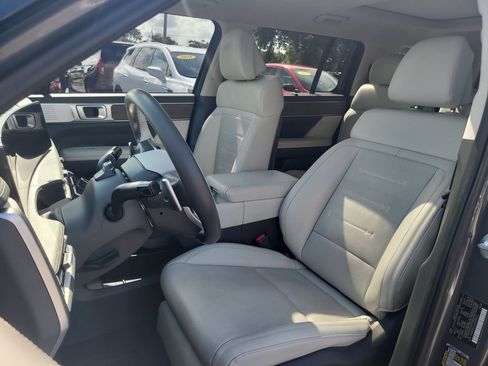 Used 2025 Hyundai Santa Fe Calligraphy FWD image 17