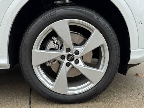 New 2025 Audi Q5 Prestige image 7