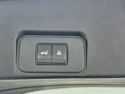 Used 2025 Nissan Rogue SV FWD image 30
