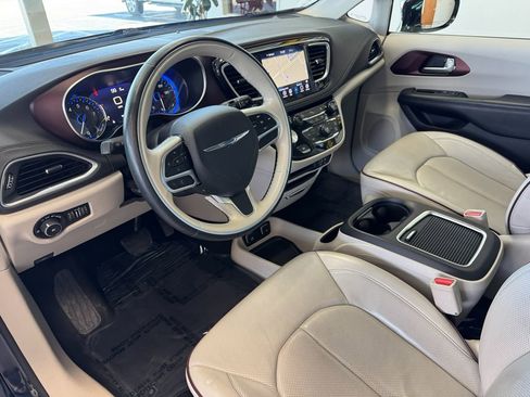 Used 2019 Chrysler Pacifica Limited image 12