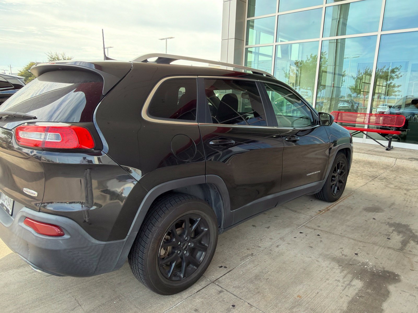 Used 2016 Jeep Cherokee Latitude FWD image 16
