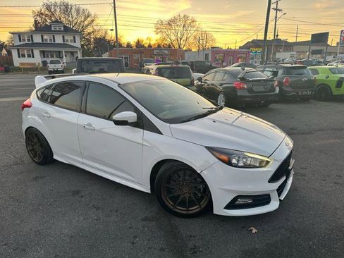 Used 2018 Ford Focus ST image 2