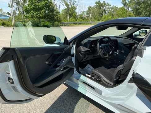 Used 2023 Chevrolet Corvette Stingray Preferred Conv w/ Z51 Performance Package RWD image 15