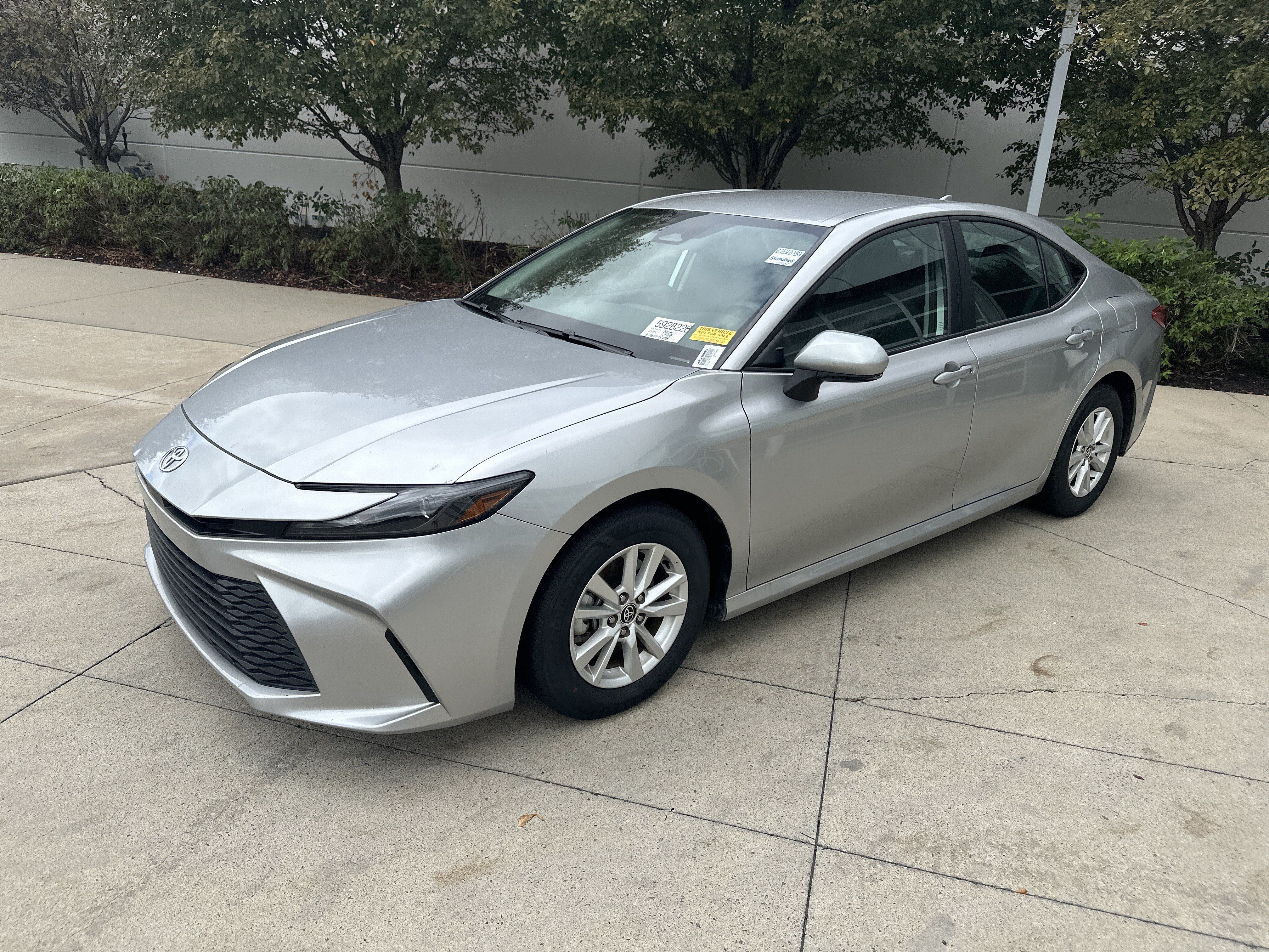 Used 2025 Toyota Camry LE FWD image 3