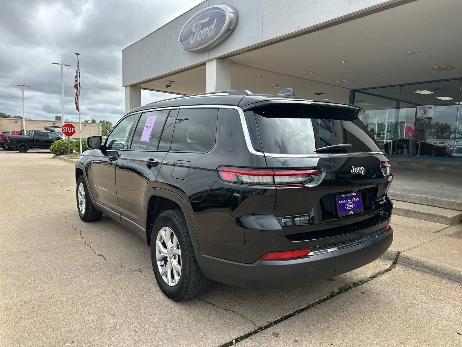 Used 2022 Jeep Grand Cherokee L Limited AWD/4WD image 11