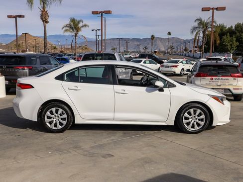 Used 2023 Toyota Corolla LE image 3