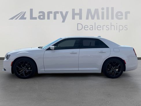 Used 2023 Chrysler 300 S RWD image 2