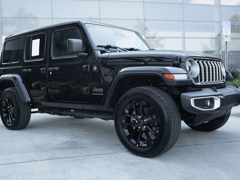 Used 2025 Jeep Wrangler Unlimited Sahara w/ Safety Group image 3