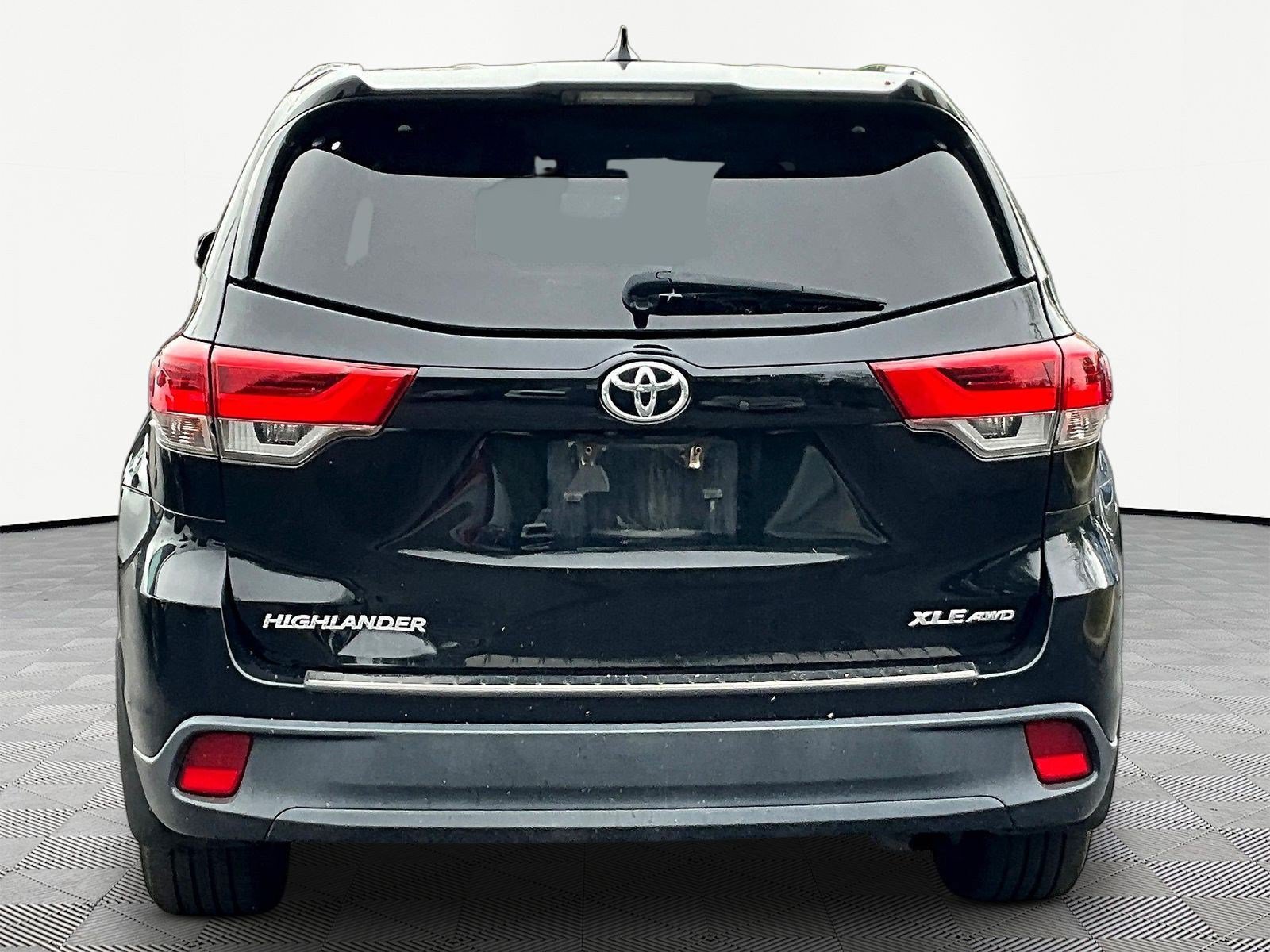 Used 2018 Toyota Highlander XLE AWD/4WD image 5