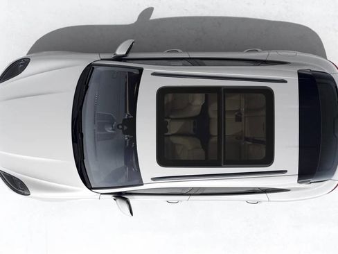 Certified 2026 Porsche Macan AWD/4WD image 10