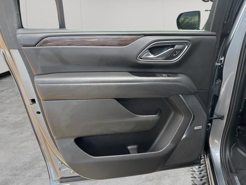 Used 2022 Chevrolet Suburban Z71 image 17