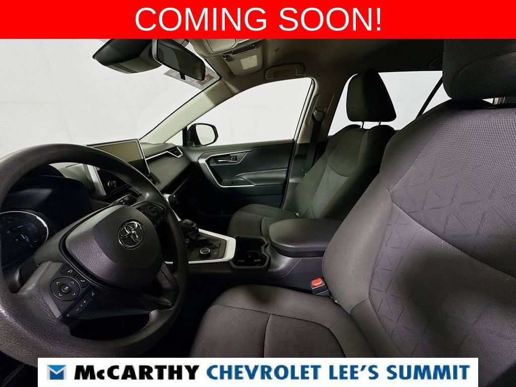 Used 2025 Toyota RAV4 XLE AWD/4WD image 7