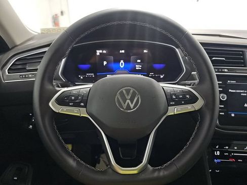 Used 2024 Volkswagen Tiguan SE AWD/4WD image 9