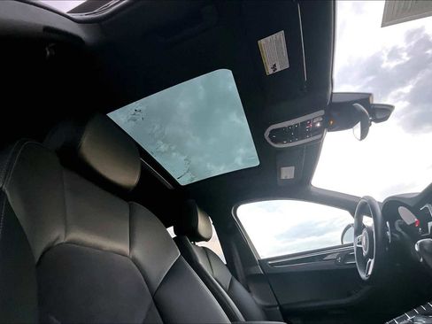 Used 2021 Porsche Macan image 28