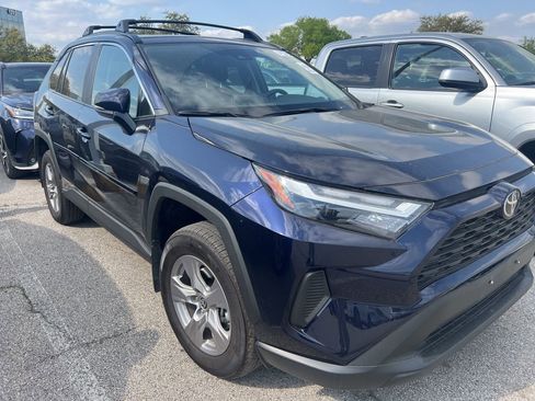 Used 2025 Toyota RAV4 XLE w/ Convenience Package image 3