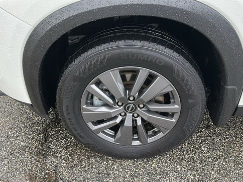 Certified 2024 Nissan Pathfinder S image 8