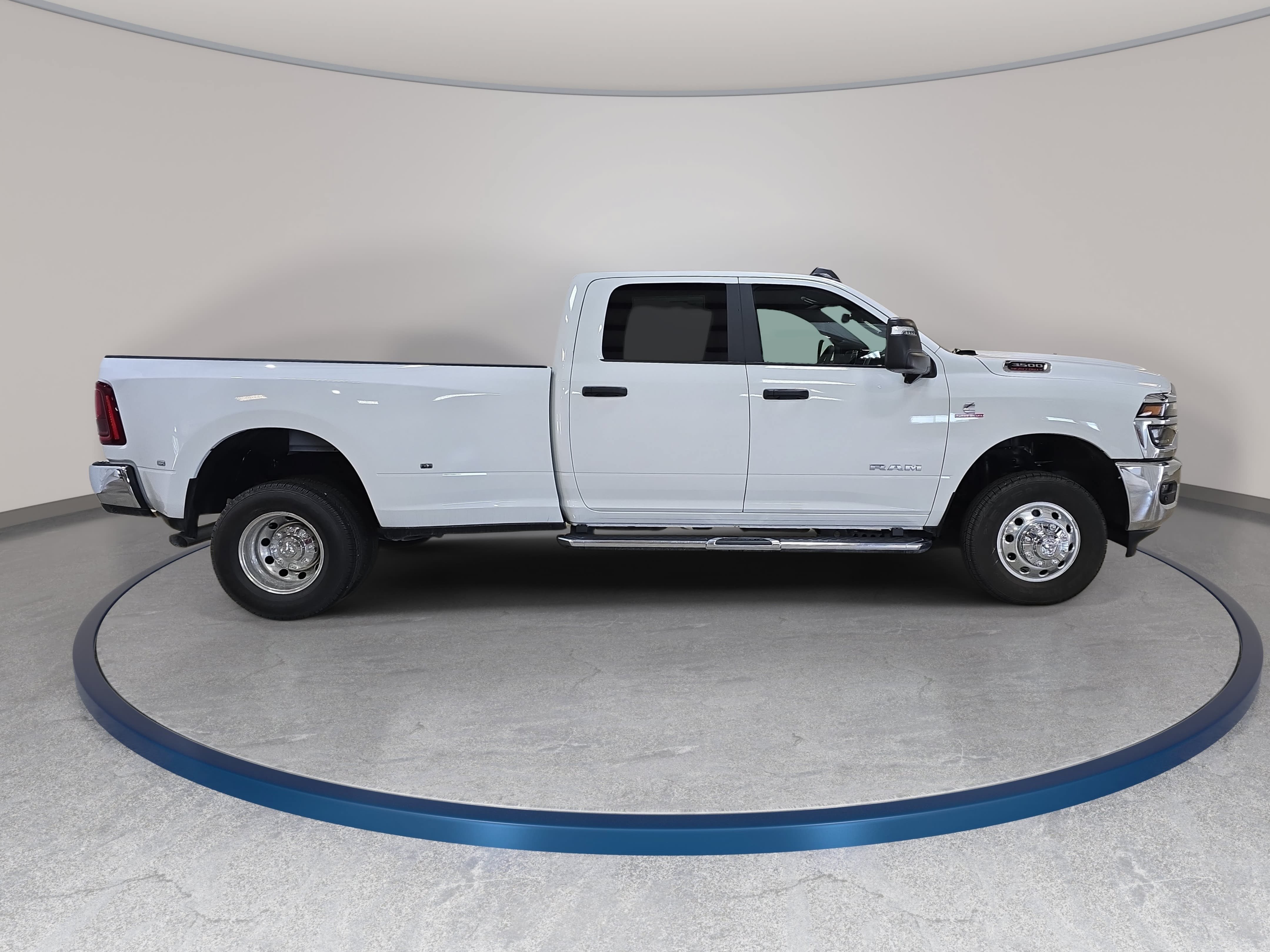 New 2026 RAM 3500 Big Horn AWD/4WD image 5