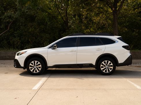 Used 2020 Subaru Outback image 6