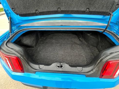 Used 2010 Ford Mustang GT RWD image 11