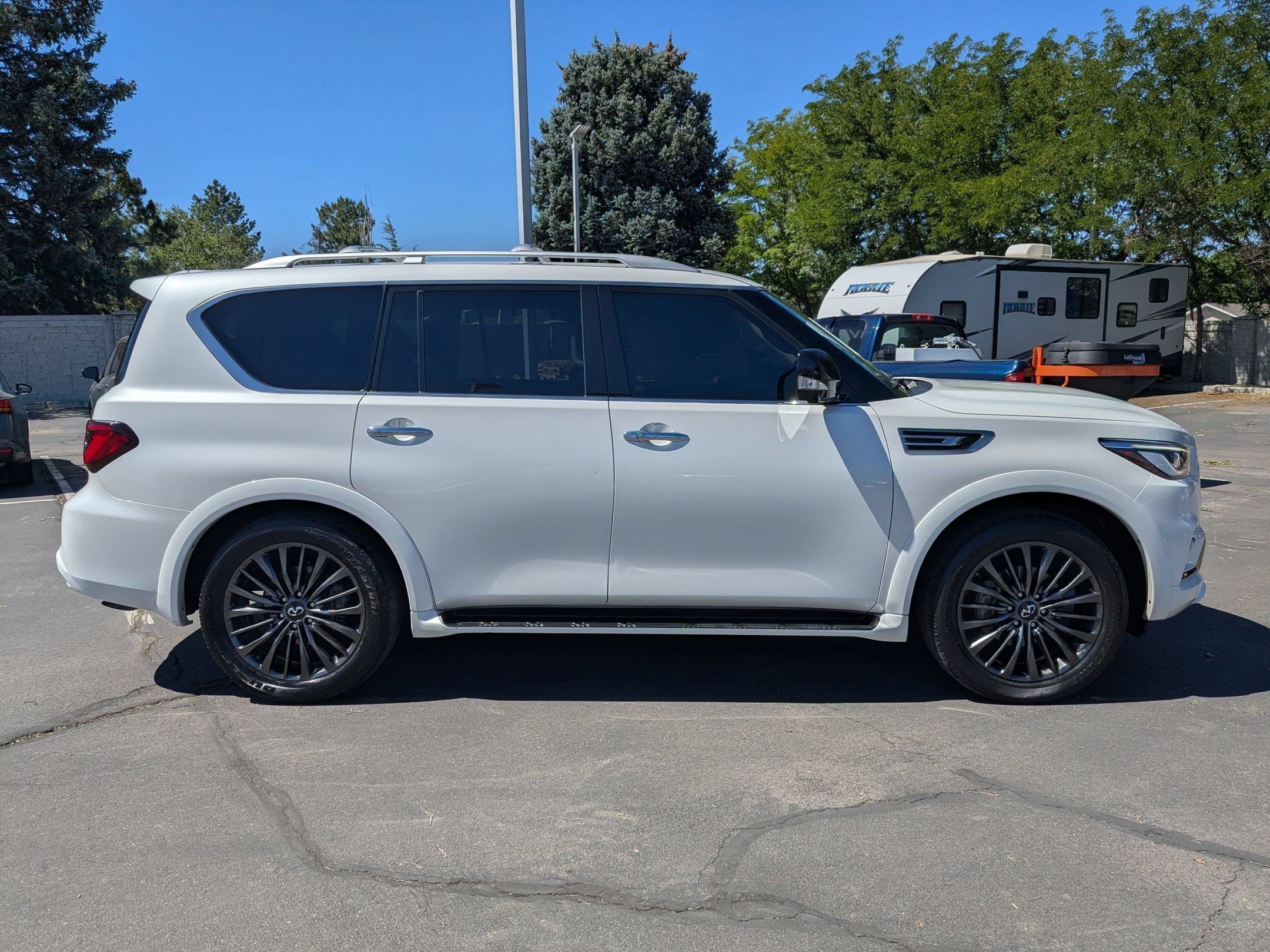 Used 2023 INFINITI QX80 Premium Select w/ Cargo Package AWD/4WD image 2