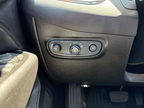 Used 2022 Chevrolet Equinox Premier FWD image 14