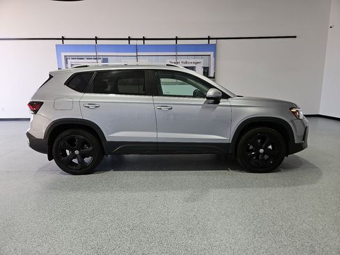 Certified 2025 Volkswagen Taos SEL w/ Black Wheel Plus Package AWD/4WD image 9