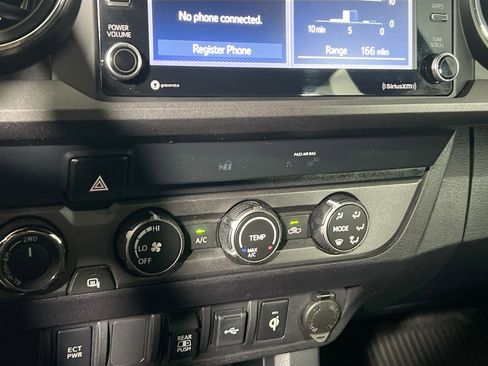 Used 2020 Toyota Tacoma TRD Sport AWD/4WD image 27