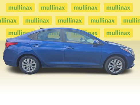Used 2021 Hyundai Accent SE FWD image 2