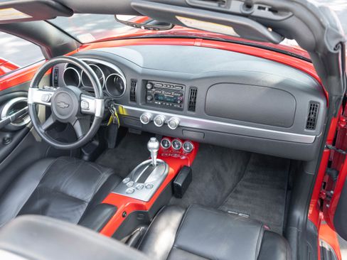 Used 2005 Chevrolet SSR w/ Preferred Equipment Group RWD image 31