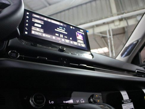 New 2026 Mitsubishi Outlander SE image 12