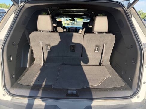 Used 2023 Chevrolet Traverse RS AWD/4WD image 12