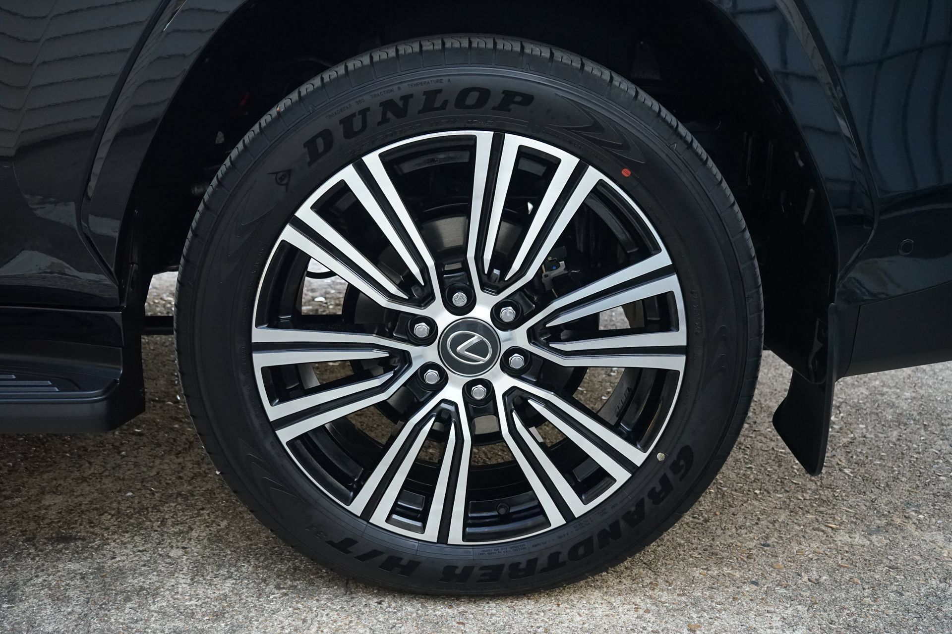 Used 2026 Lexus LX 700h Luxury AWD/4WD image 38