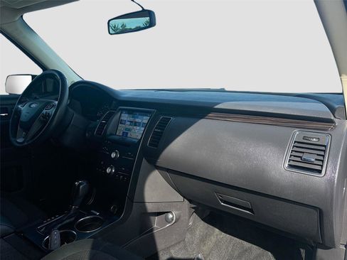 Used 2017 Ford Flex SEL image 32