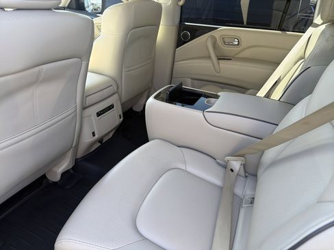 Used 2023 INFINITI QX80 Luxe w/ All-Season Package image 13