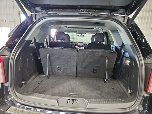 Used 2023 Ford Explorer XLT w/ Equipment Group 202A AWD/4WD image 12