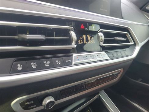 Used 2022 BMW X7 M50i w/ Executive Package image 26