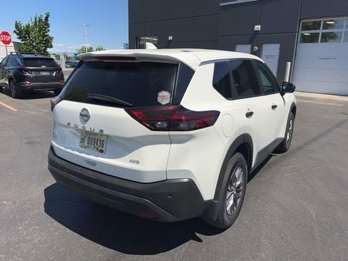 Used 2021 Nissan Rogue S AWD/4WD image 10